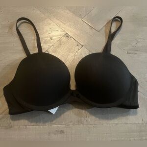 Maidenform black bra smooth and comfortable